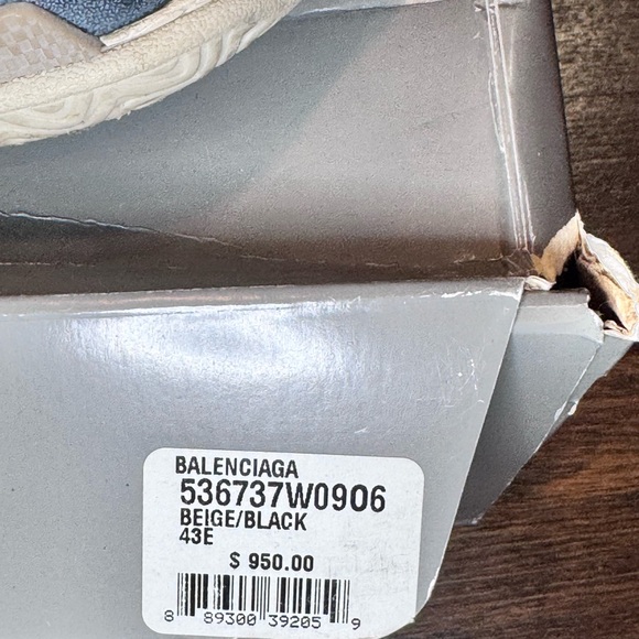 Gently used 100% Authentic Balenciaga Triple S Sneakers - Picture 3 of 4